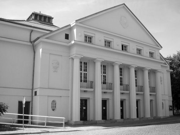 Greifswalder Theaterhaus 2007, 1915 eröffnet, 1960 fusioniert mit den Theatern Stralsund und Putbus (Rügen), seit 1994 Spielstätte des Theaters Vorpommern, Foto: Axt