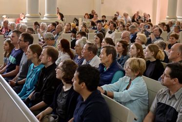 Publikum in der Friedenskirche Jena, Foto: ZEISS, Jürgen ScheereFoto: ZEISS, Jürgen Scheere