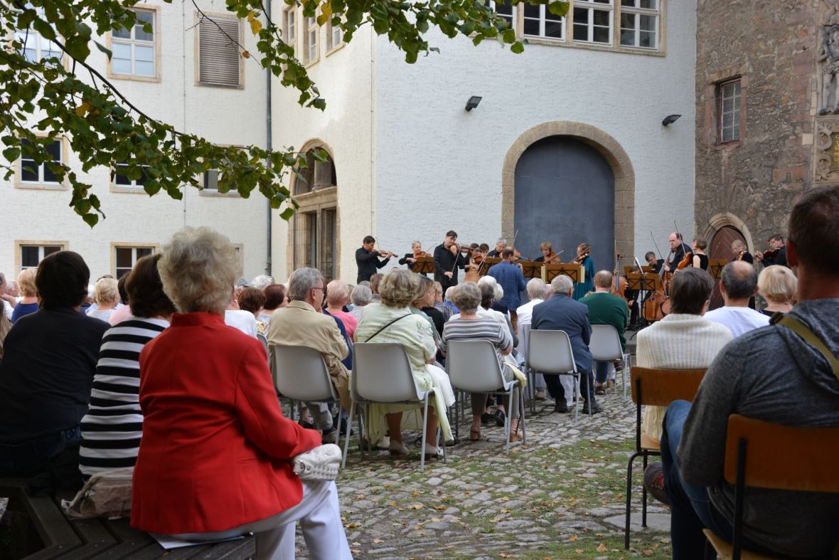 Jenaer Philharmonie im Collegienhof, Foto: Uta Trillhose